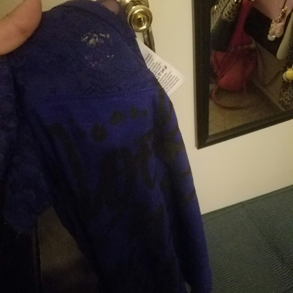 💟 Blue shirt - Picture 6 of 7